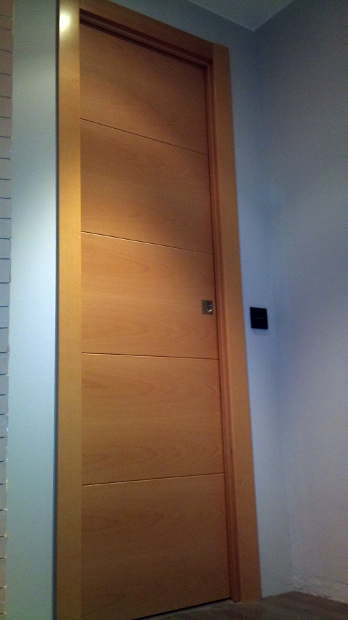 puerta en haya vaporizada veta atraves