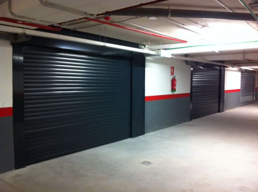 PUERTA ENROLLABLE ALUMINIO RAL 6009 VERDE