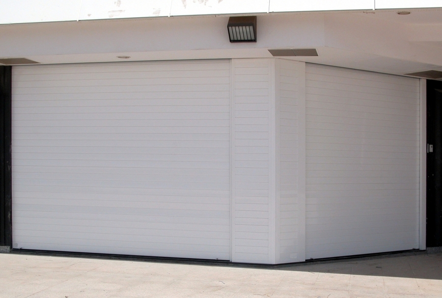 Puerta enrollable de aluminio ciega