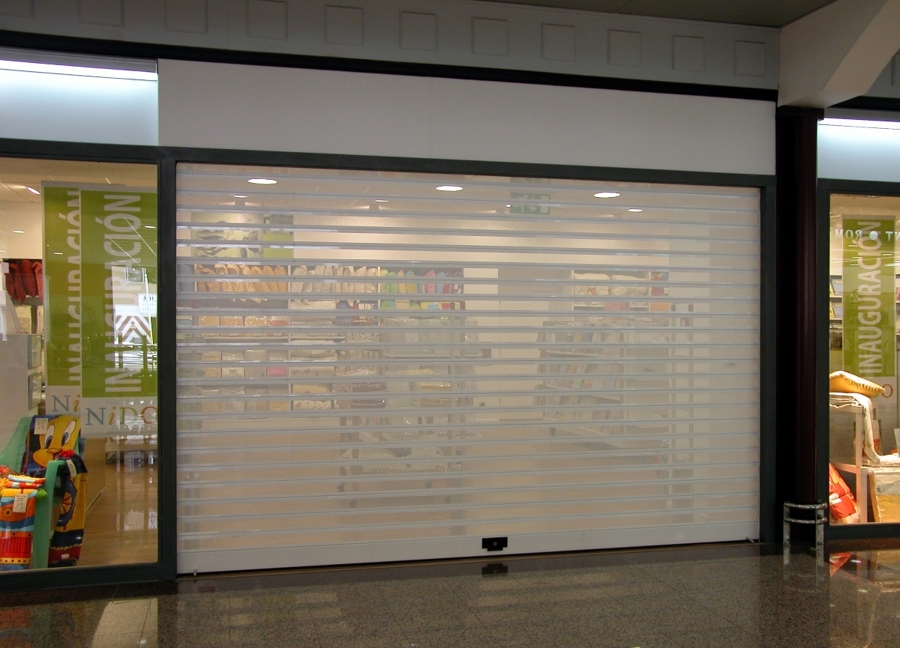 Puerta enrollable de aluminio microperforada