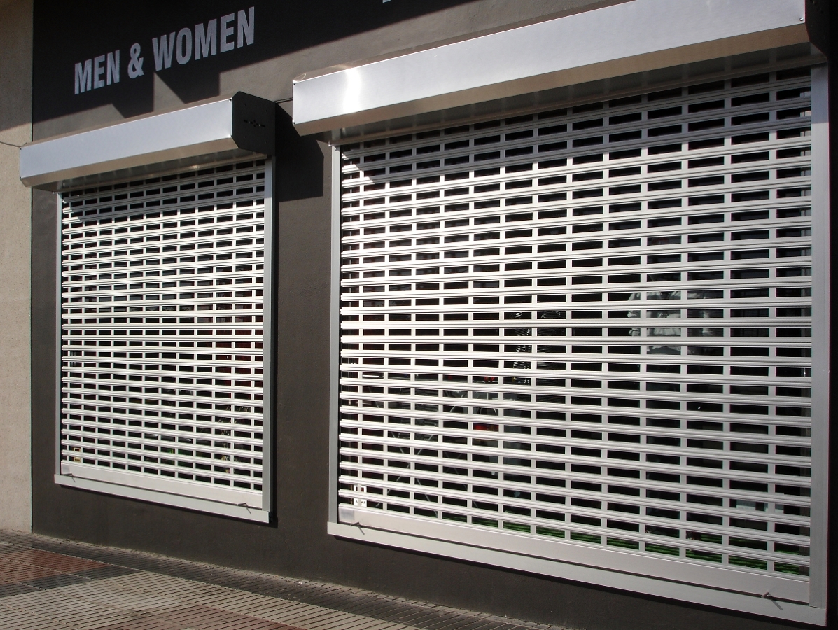 Puerta Enrollable de aluminio