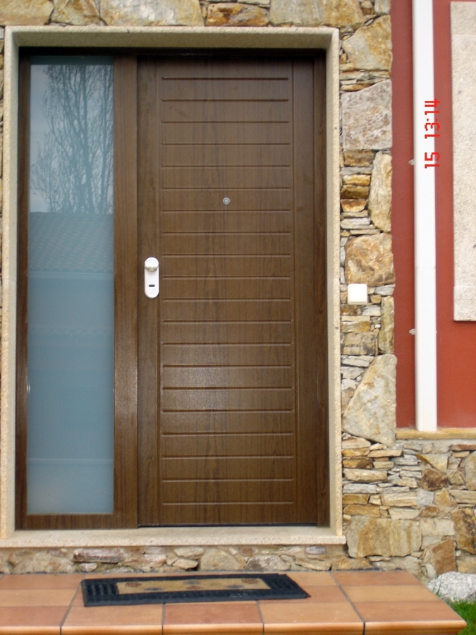 Puerta entrada, con plafón horizontal.