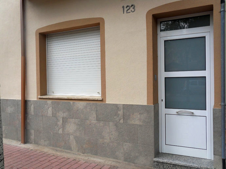 Puerta entrada de aluminio