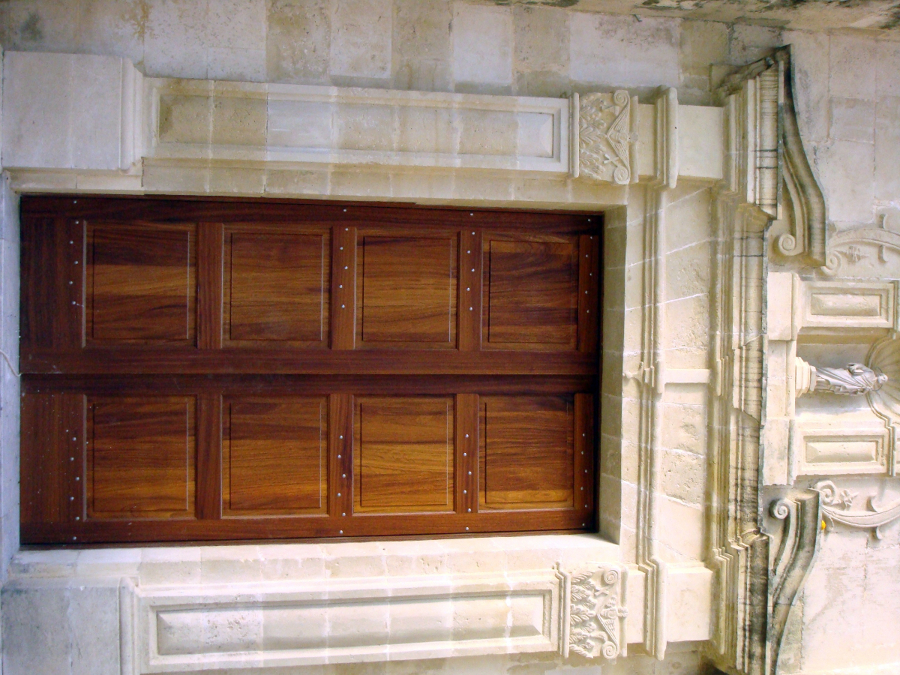 Puerta entrada iglesia