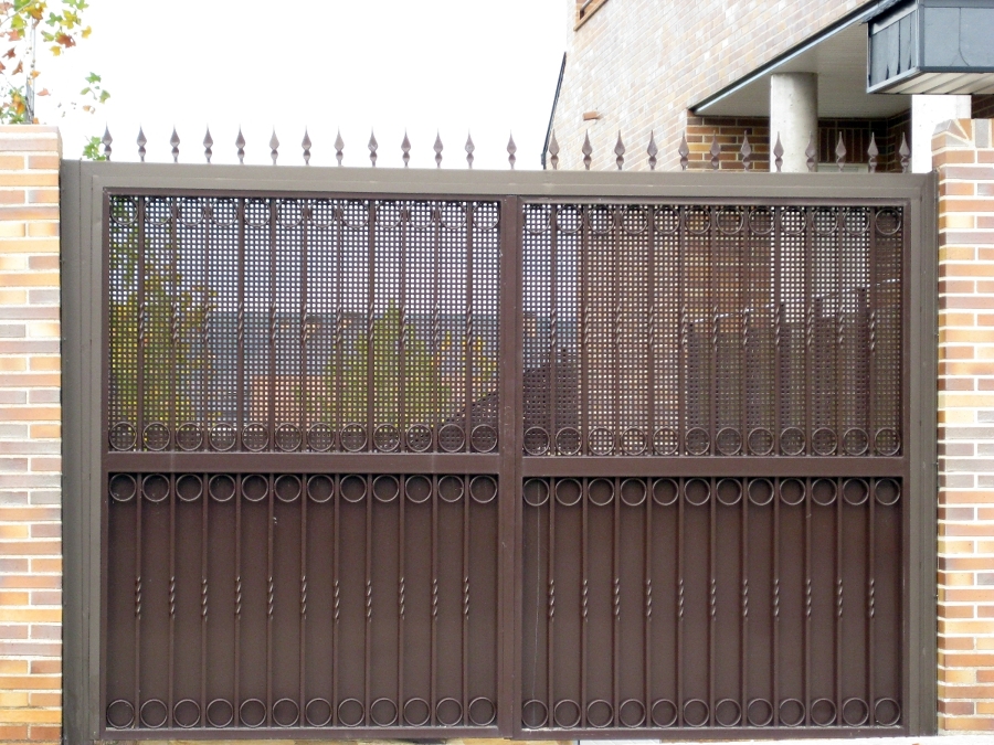 PUERTA ENTRADA PARCELA AUTOMATIZADA