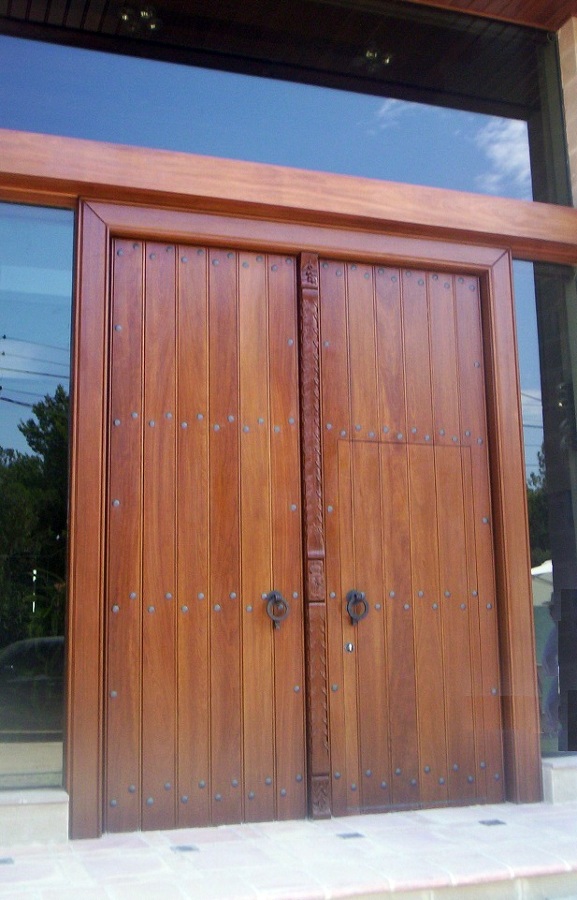 Puerta exterior de iroko