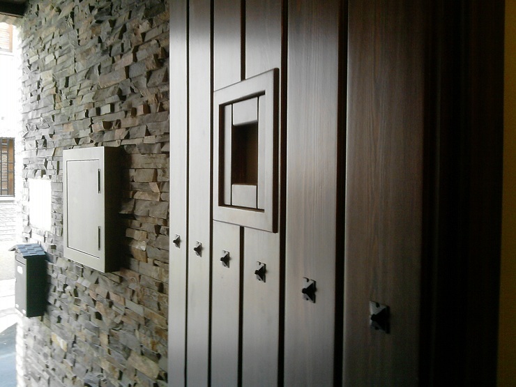 Puerta exterior rústica