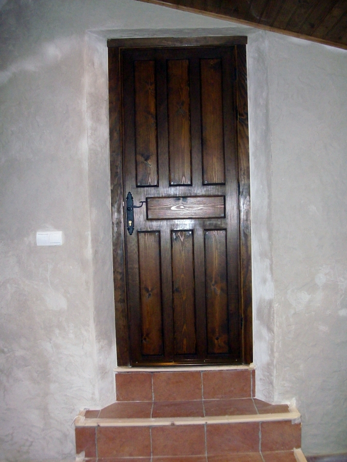 PUERTA FORRADA EN MADERA