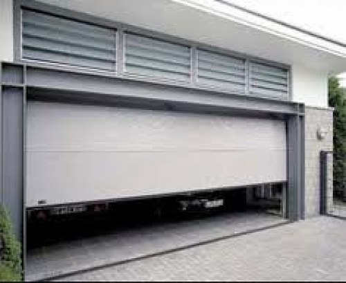 Puerta industrial seccional