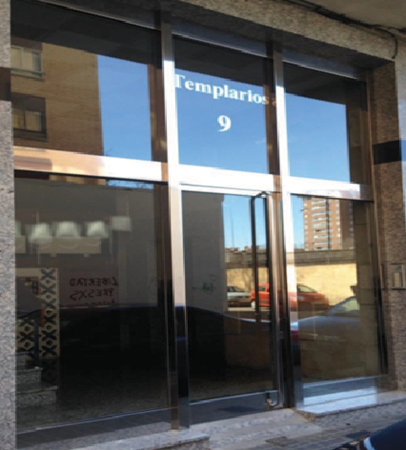 puertas de acero inoxidable.