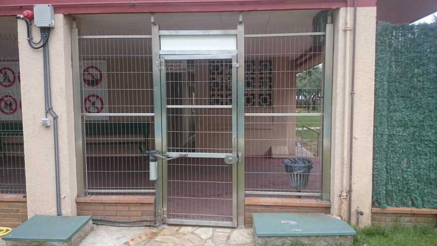 Puerta entrada comunidad inox