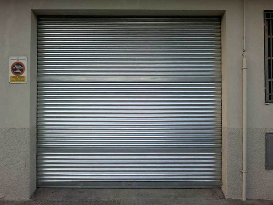 PUERTA METÁLICA ENROLLABLE