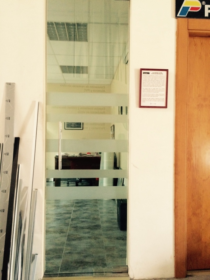 PUERTA TEMPLADA OFICINA