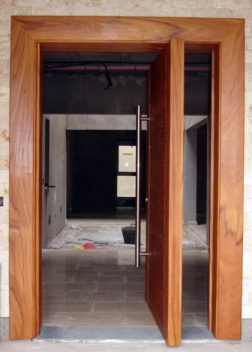 puerta pivotante excéntrica