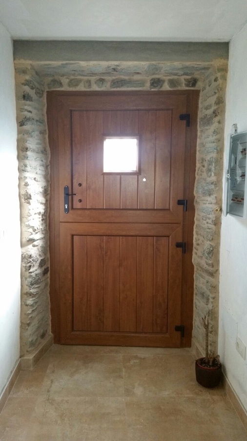 Puerta postigo de PVC 