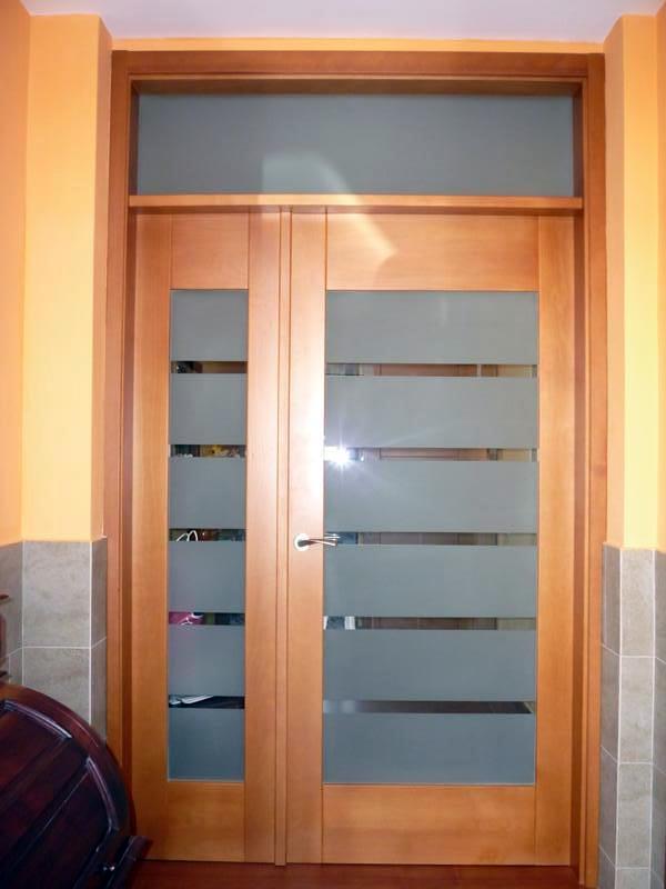 Puerta principal de vivienda