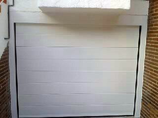 puerta seccional blanco