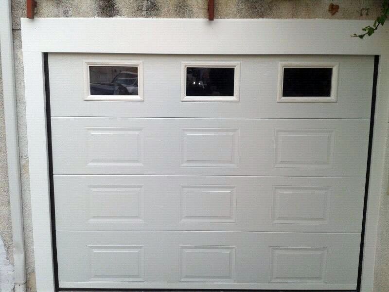 puerta seccional con visores