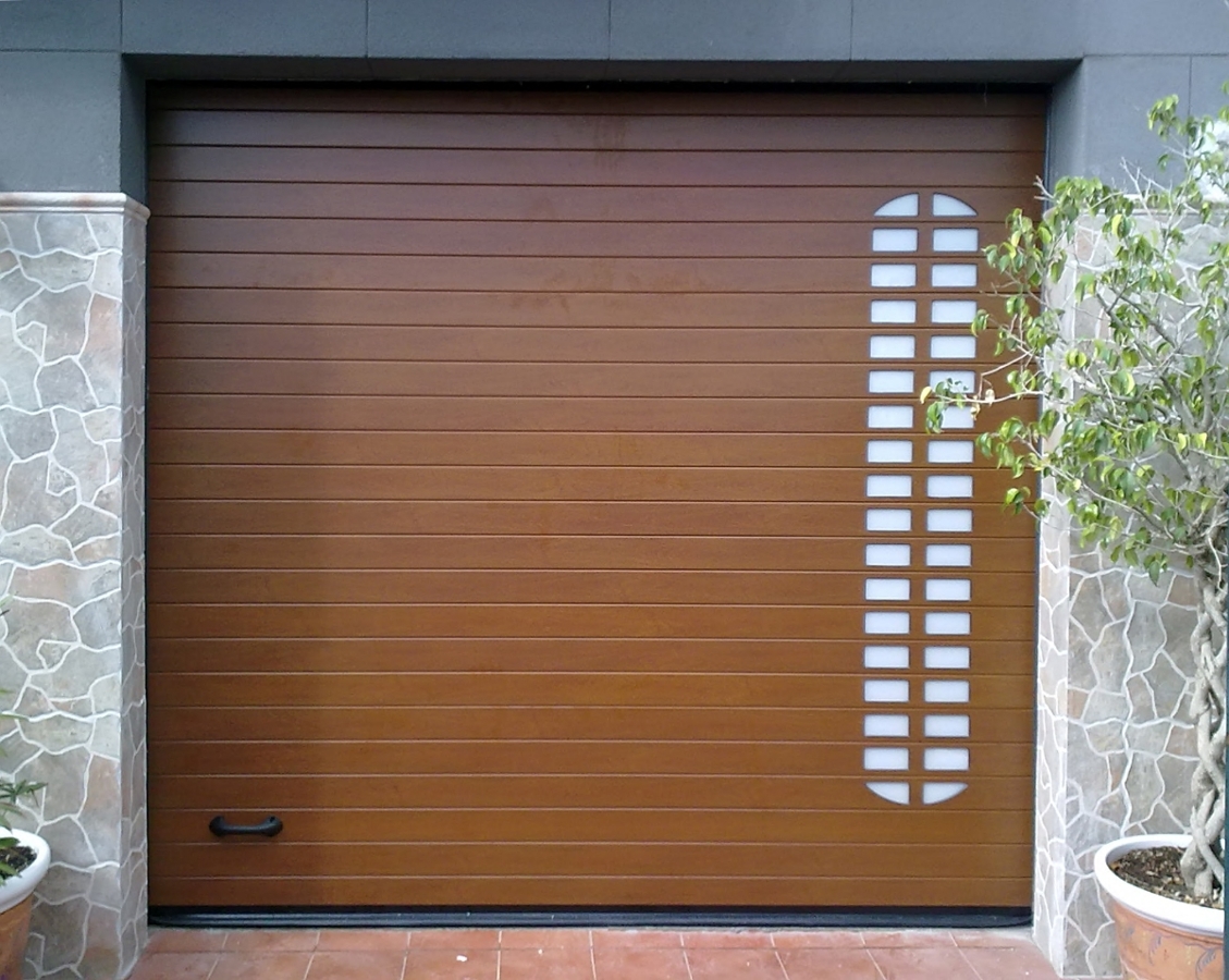 Puerta seccional en aluminio