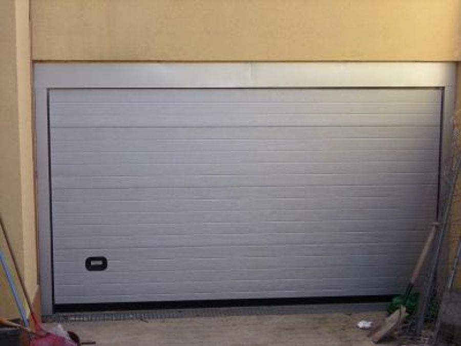 Puerta seccional Ral9006