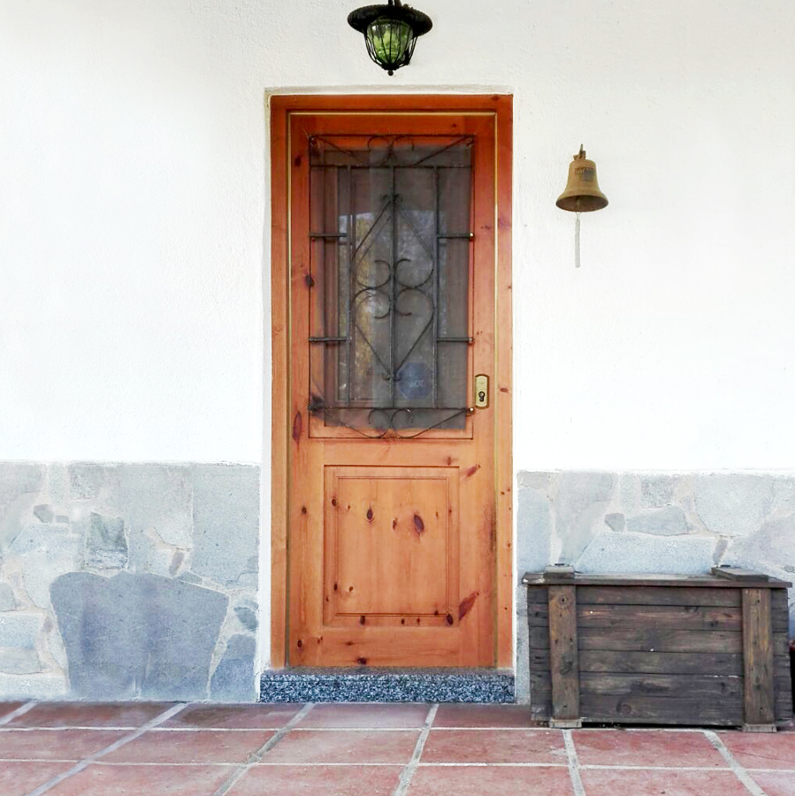 Puertas interiores y exteriores