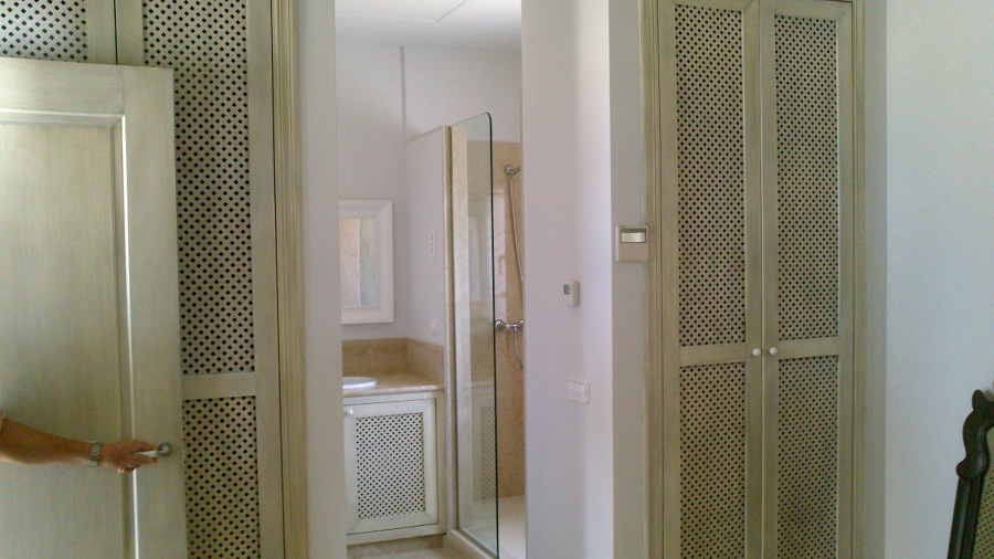puertas armarios y baño celosia