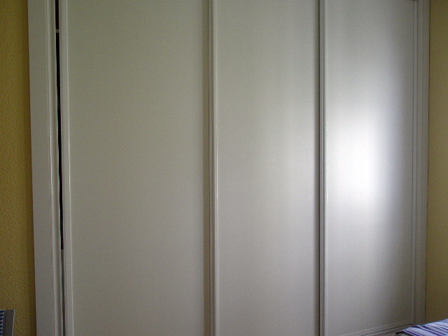 puertas correderas lacadas en blanco