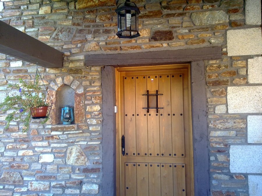  puertas de calle de madera blindadas