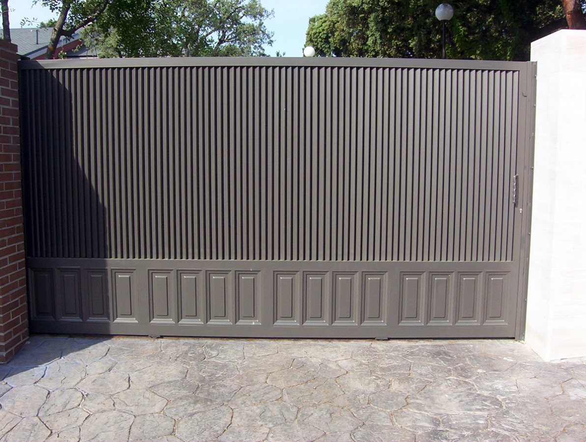 PUERTAS DE TUBO Y CUARTERONES