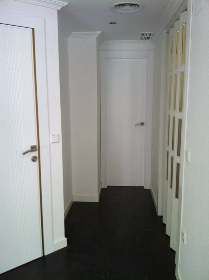 PUERTAS EN PVC BLANCO PANTOGRAFIADAS