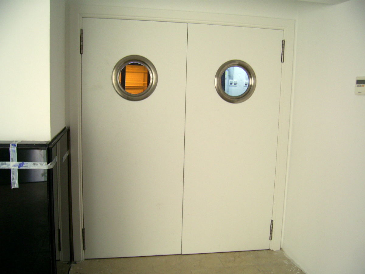 puertas formica con ojo de buey