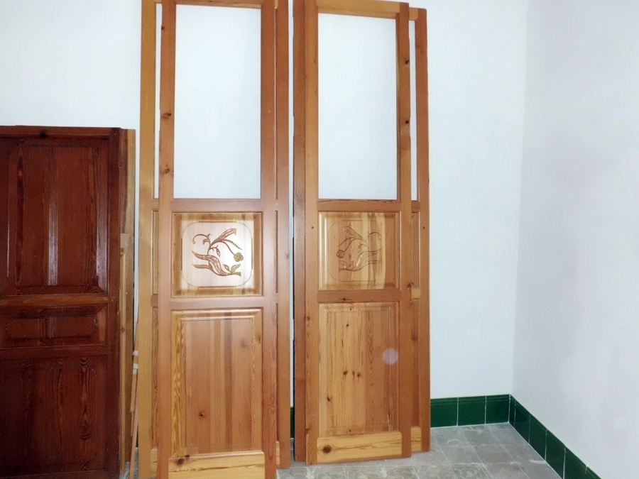 PUERTAS MOVILA VIEJA TALLADAS A MANO