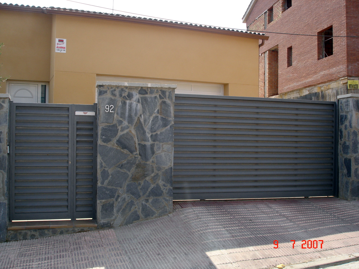 PUERTAS VALLA VENECIANA