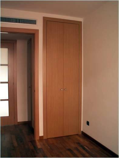 Puertas y armarios.