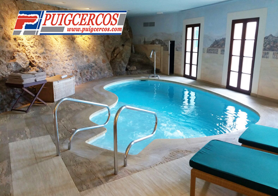 Piscina de obra interior y filtración automática mediante electrólisis salina