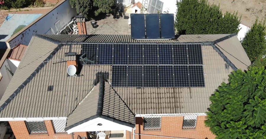 Instalación solar fotovoltaica de autoconsumo para vivienda