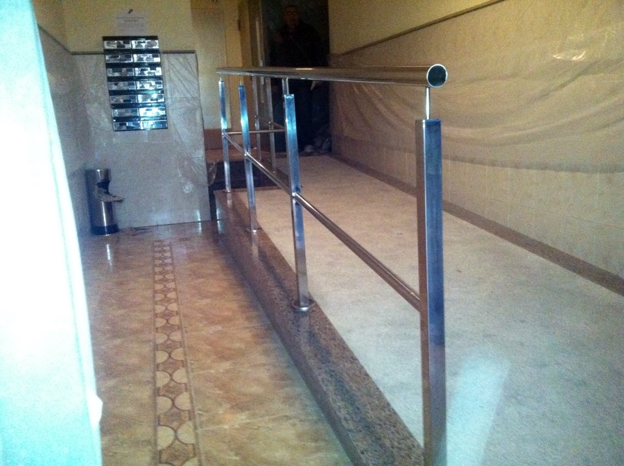 rampa en avd portugal con barandilla de acero