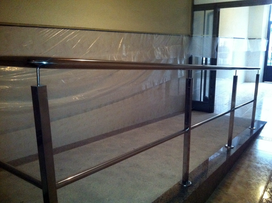 rampa en avd portugal con barandilla de acero