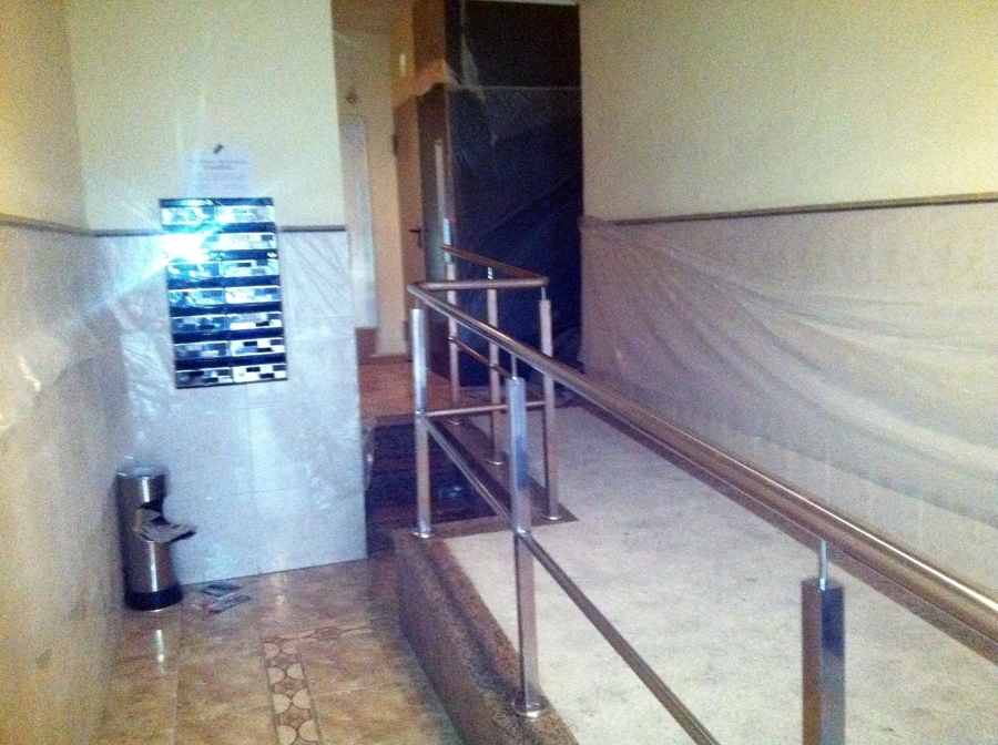 rampa en avd portugal con barandilla de acero