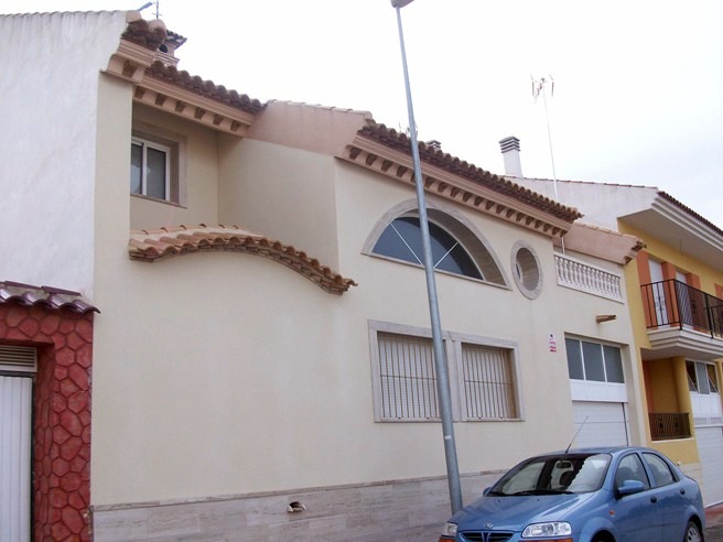 RASPADO MARFIL Y PINTURA DE CORNIZAS