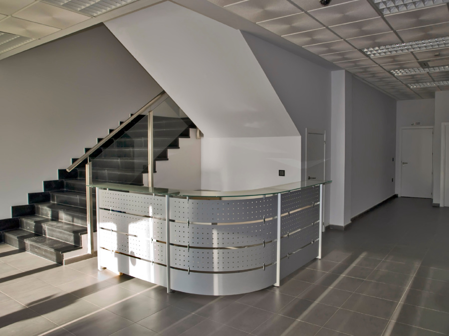 Recepción en edificio de oficinas