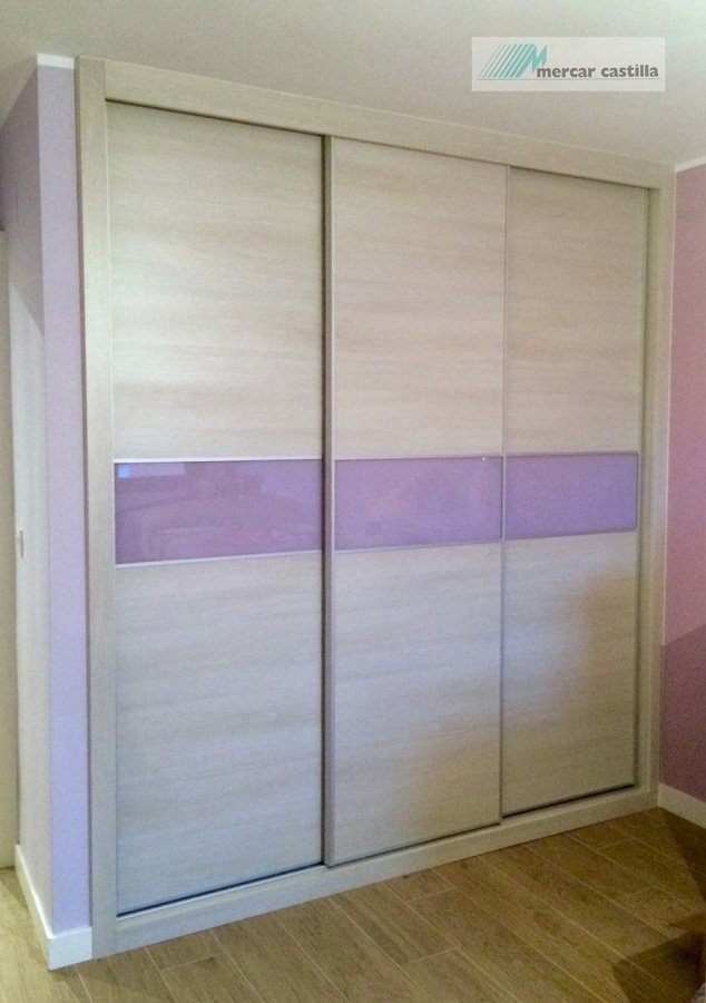 ARMARIO LAMINADO CON CRISTAL DE COLOR