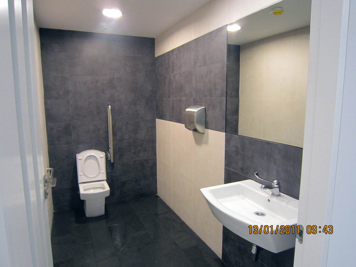 Reforma aseos oficinas