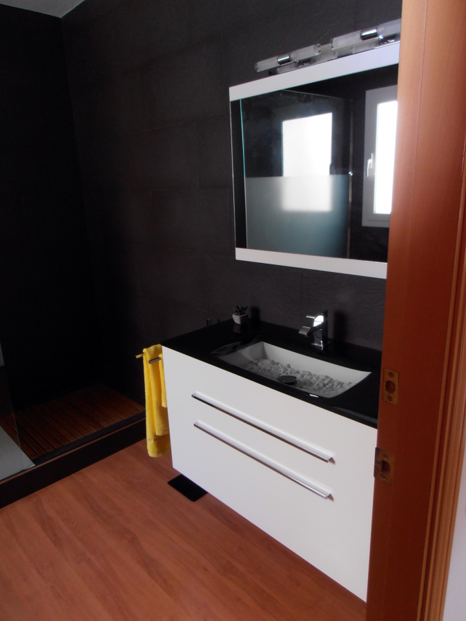 reforma baño con parquet