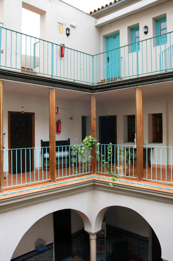 Reforma casa patio para Hostal