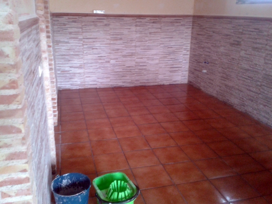 REFORMA CON SOLADO Y ZÓCALO EN UNIFAMILIAR