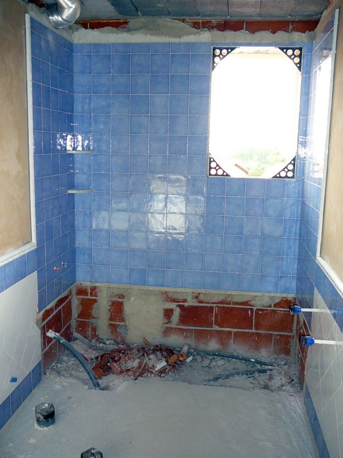 reforma de baño azul