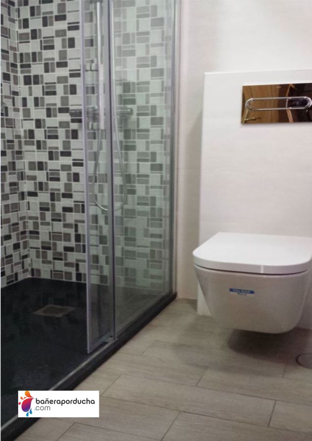 Reforma de baño con inodoro suspendido