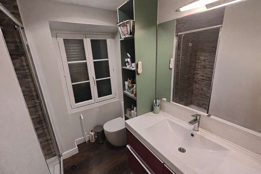 Reforma Completa y final del baño pequeño en hendaya