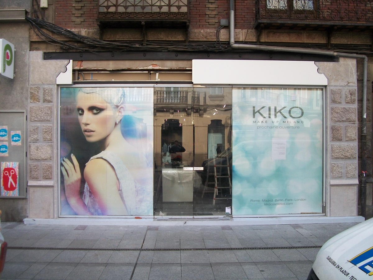 reforma de escaparate con piedra natural